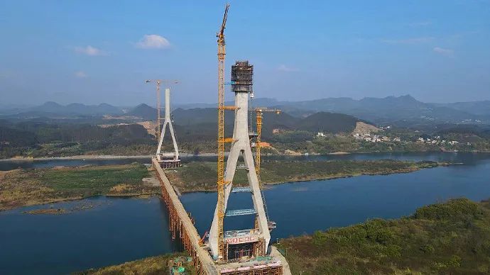 廣西鹿峰高速青洲柳江特大橋